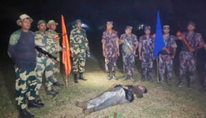 একজনের গলাকাটা লাশ হালুয়াঘাট সীমান্তে পড়ে ছিল