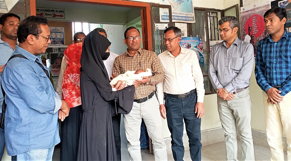 জামালপুরের সেই নবজাতক অবশেষে মায়ের কোলে ফিরল