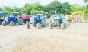 ফসলি জমির উপরিভাগের মাটি দিয়ে চলছে অবৈধ ভাটা