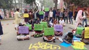  মোটরসাইকেল উল্টে শিক্ষার্থীর মৃত্যু কৃষি বিশ্ববিদ্যালয়ে সড়কের গর্তে