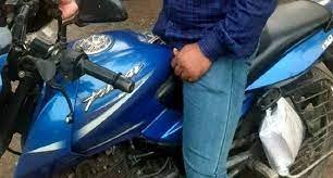 মোটরসাইকেল খোয়ালেন পুলিশ কর্মকর্তা অভিযোগের তদন্ত করতে গিয়ে