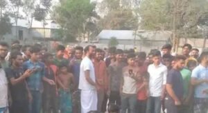  সাত কিশোরকে ন্যাড়া করে দিলেন এলাকাবাসী ছাগল চুরির জন্য